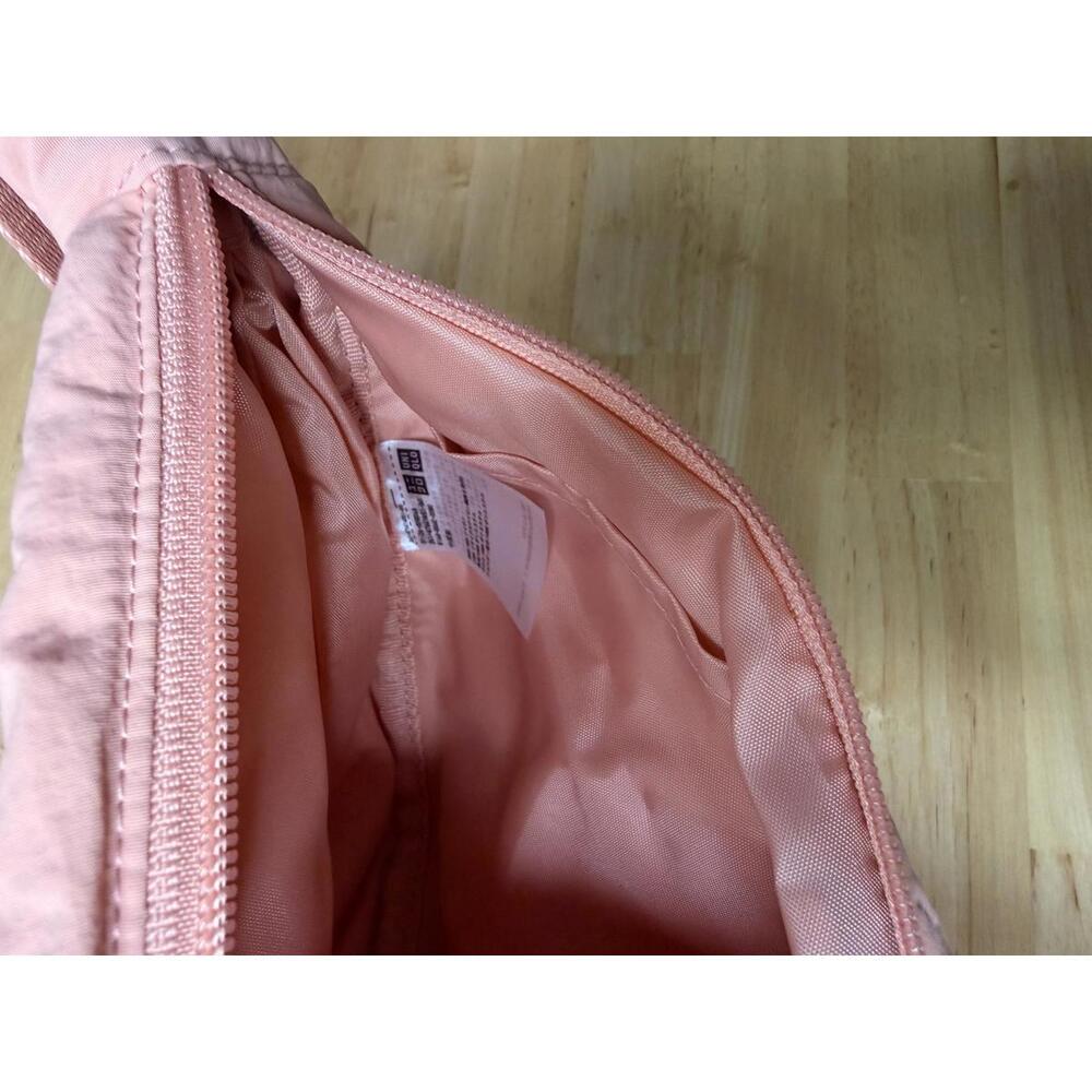UNIQLO Round Shoulder Bag – Pink | New | Viral Crescent Crossbody - Picture 3 of 4